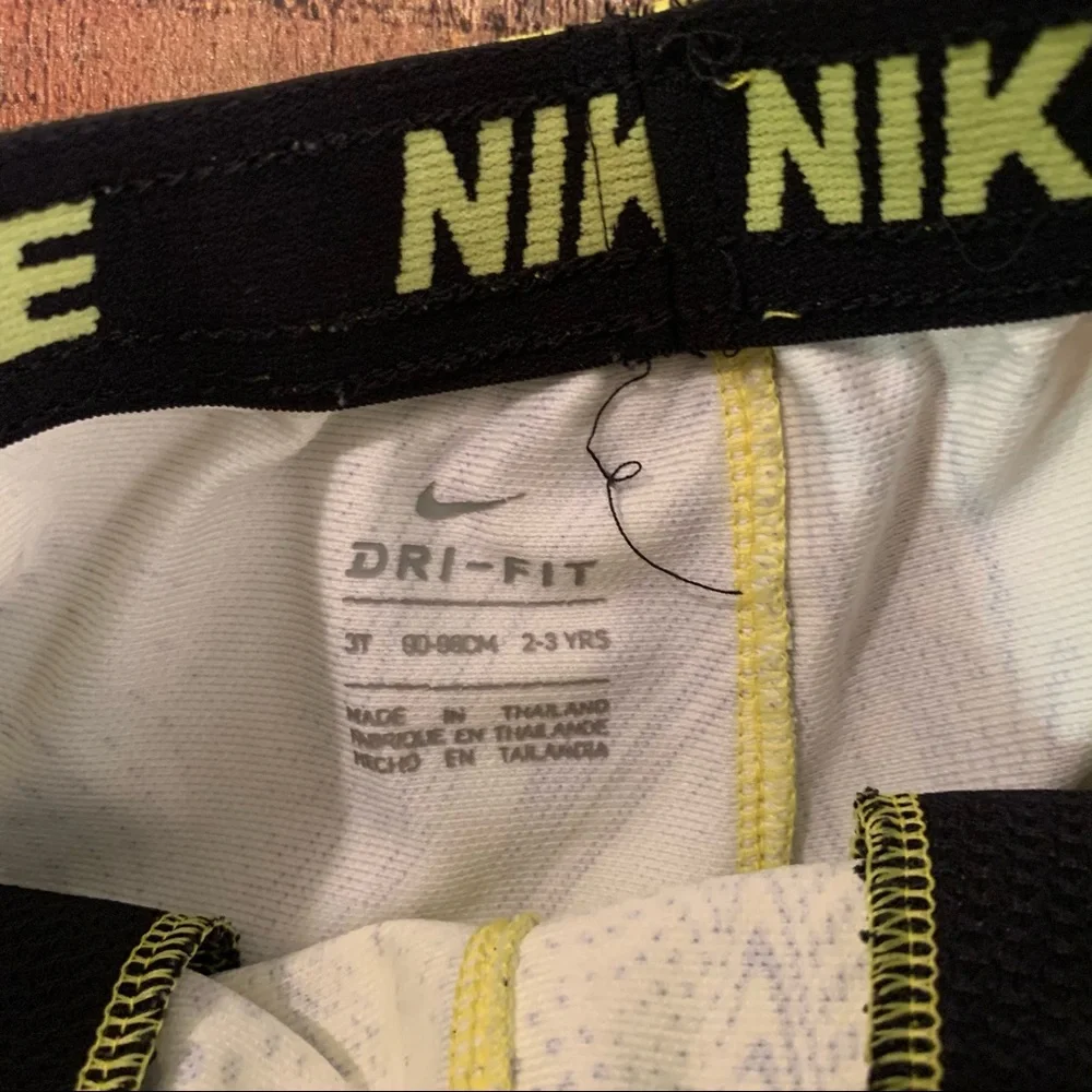 Nike boys dri-fit athletic shorts 2-3YRS - Picture 3 of 4